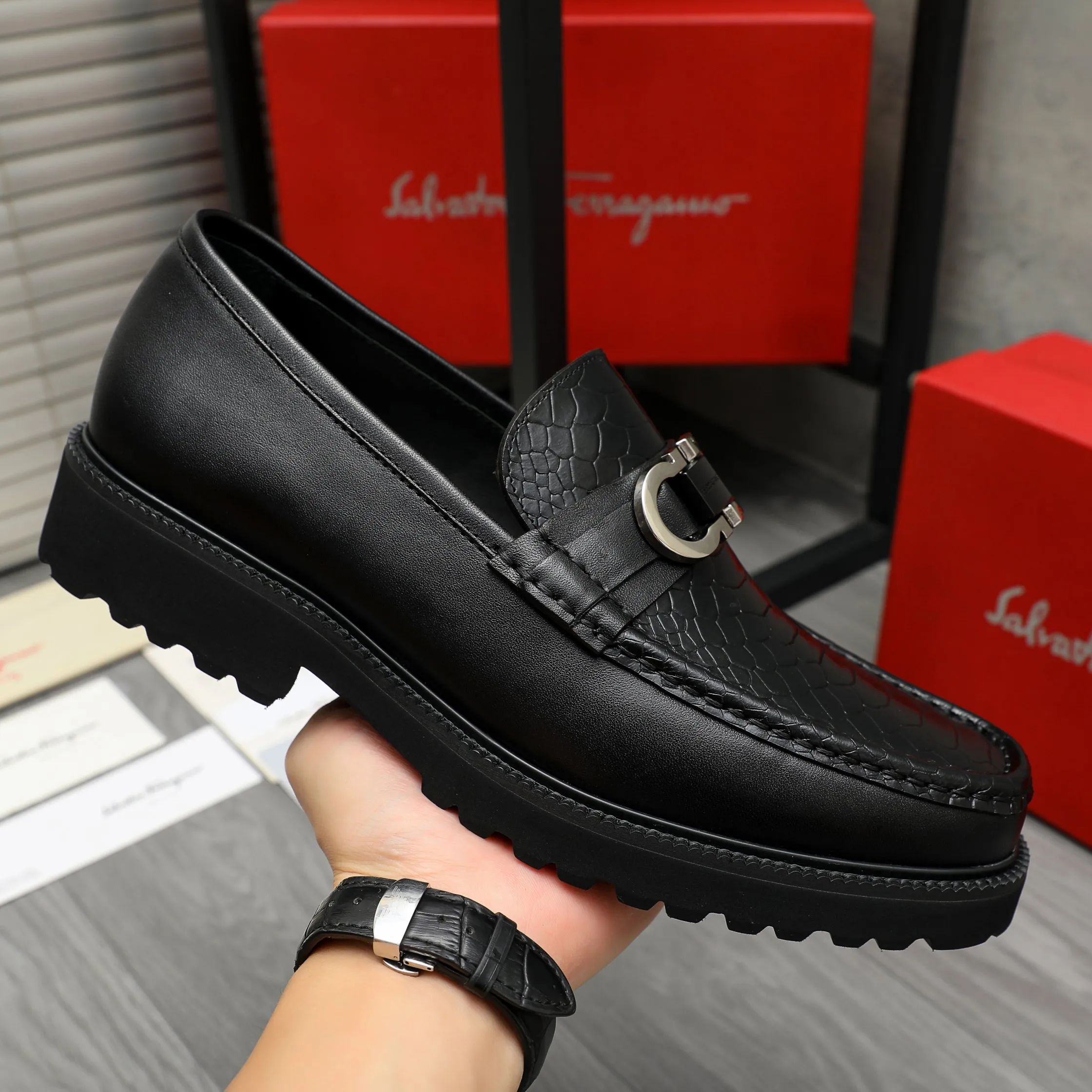 Men's shoes 💰540 Product trademark: Ferragamo "Ferragamo" business slip-on leather shoes Regular size: 38-44 (45.46 custom-made, non-refundable) Product materials: Selected high-quality snake-print cowhide upper, cowhide lining, original outsole